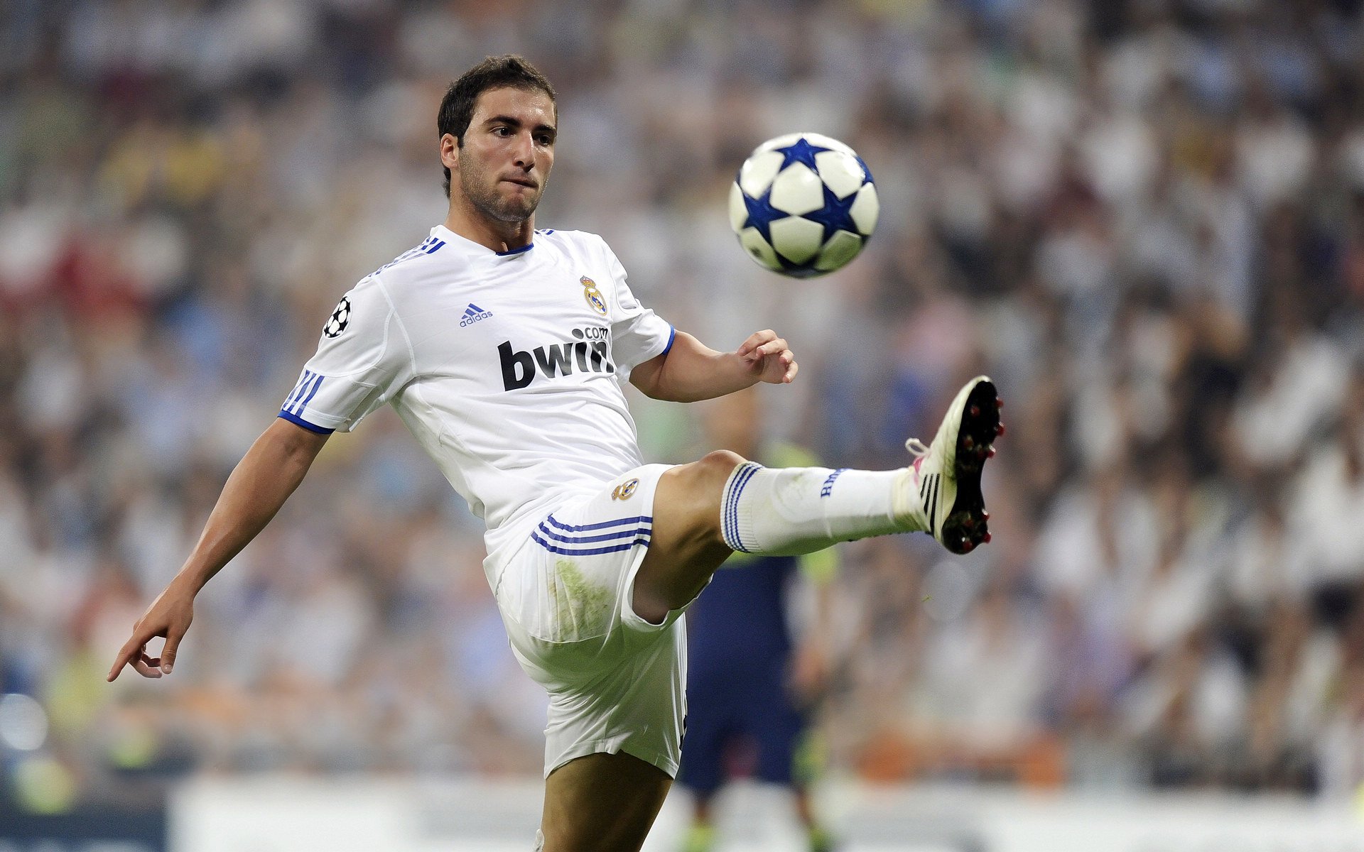 阿根廷超级杯国际赛在阿布扎比举行，塔勒雷斯夺冠，阿根廷超联赛